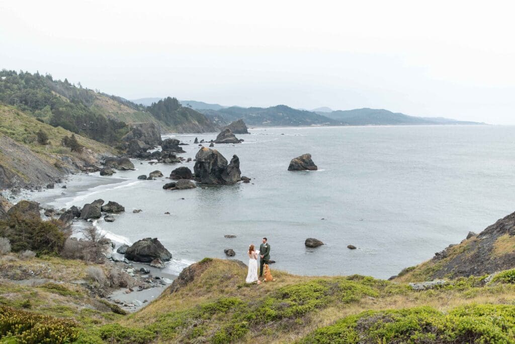 wedding couple on the oregon coast elope on a rocky point near brookings oregon